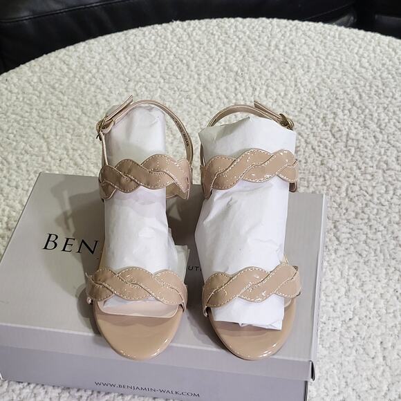 NWB Touch Ups Champagne Ankle Strap Sandal Women size 5.5 - Picture 1 of 5